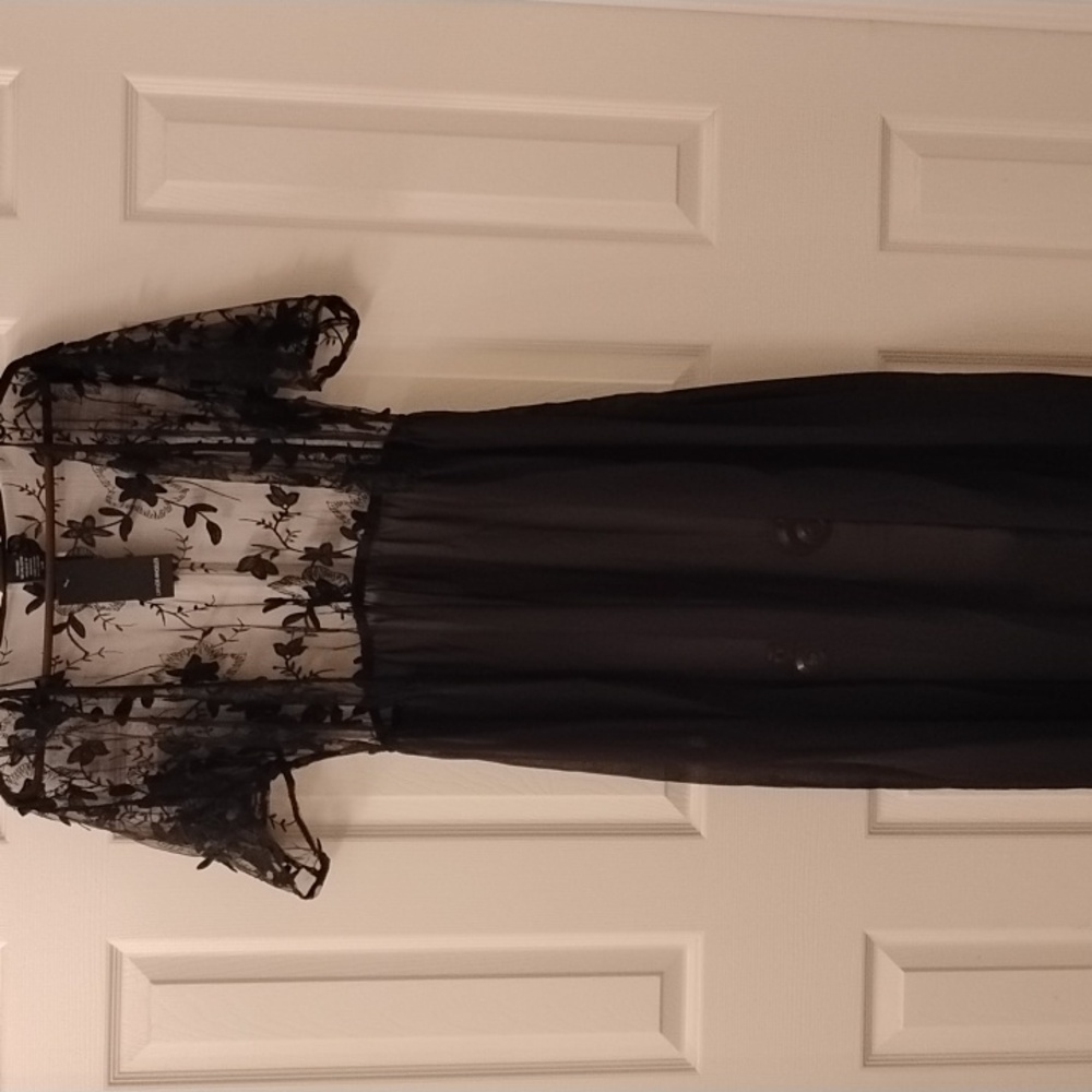 Liv lis Angeles black duster mesh floral pattern